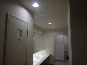 令和6年2月　西東京市　中学校3校体育館トイレ照明設備改修工事